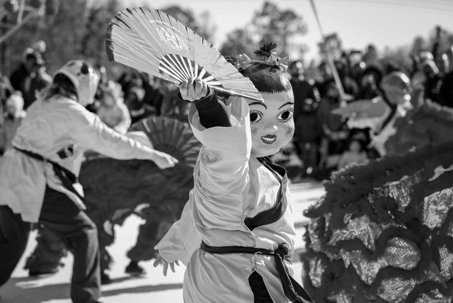 Danser in beweging tijdens een les hedendaagse dans bij Kansfield